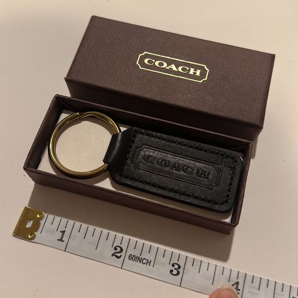 VINTAGE COACH LEATHER FOB KEY CHAIN HANGTAG BRASS COLLECTIBLE - BRAND NEW IN BOX - Picture 3 of 9